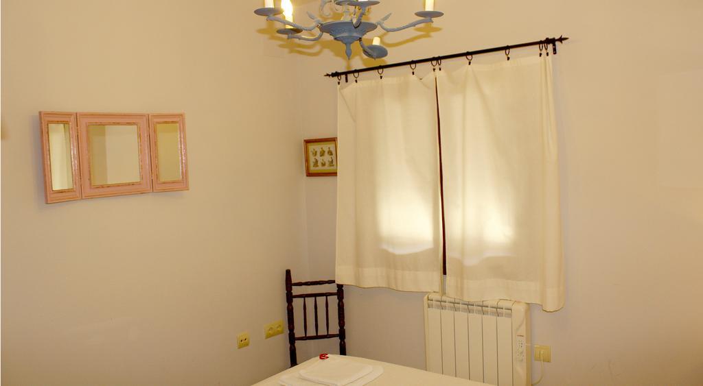 Apartamentos Puenteviejo Arenas de San Pedro Room photo